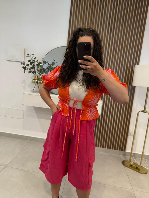 MAGLIETTINA CON FIORI APERTA