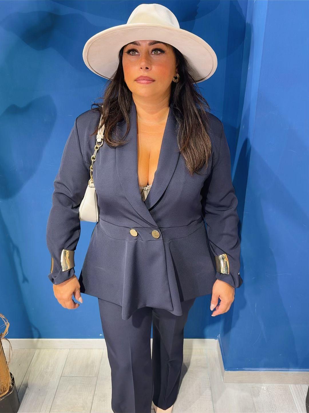 TAILLEUR CON BOTTONI IN ORO CURVY