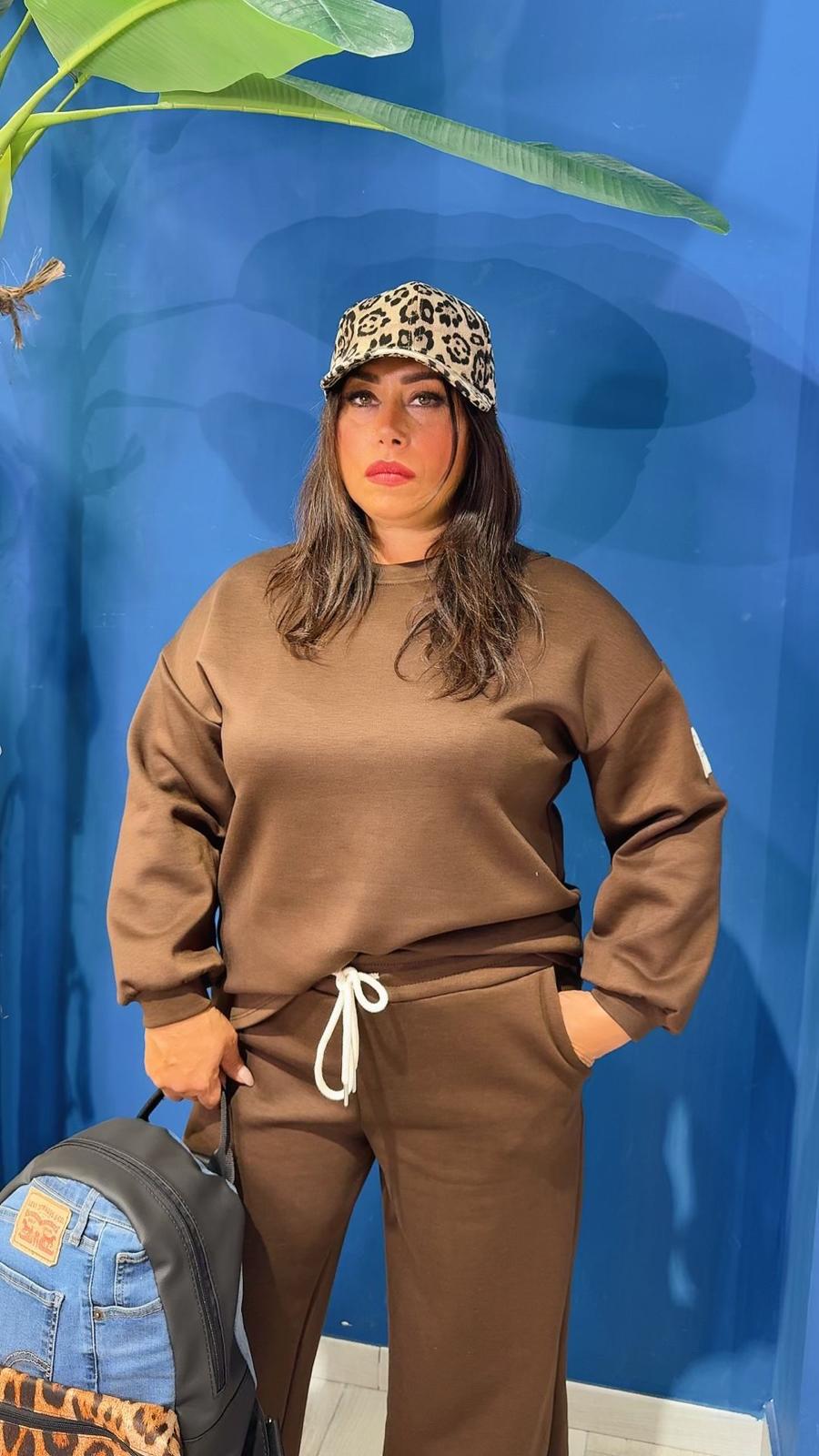 TUTA CON APPLICAZIONE SULLA SPALLA CURVY