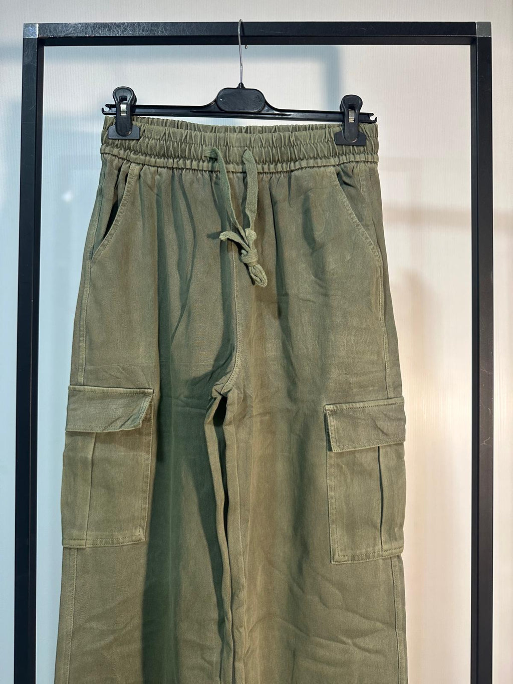 PANTALONE CARGO CON MOLLA 9968