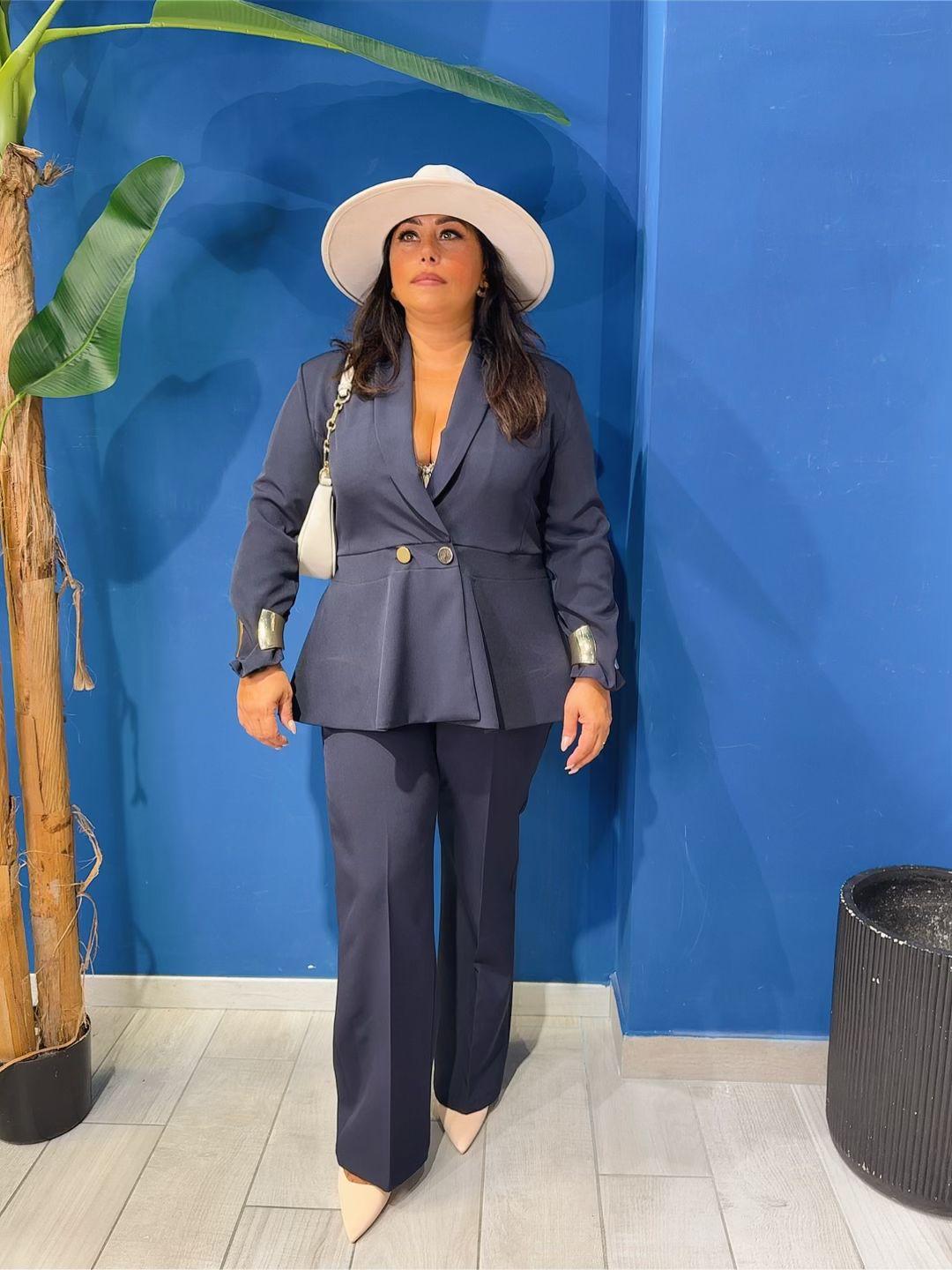 TAILLEUR CON BOTTONI IN ORO CURVY
